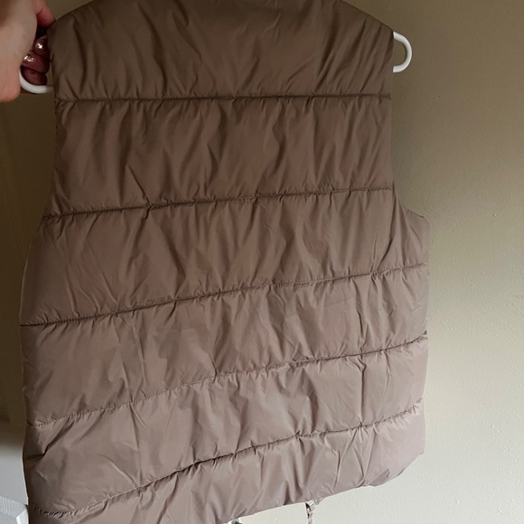 GAP khaki women’s vest - Picture 2 of 2